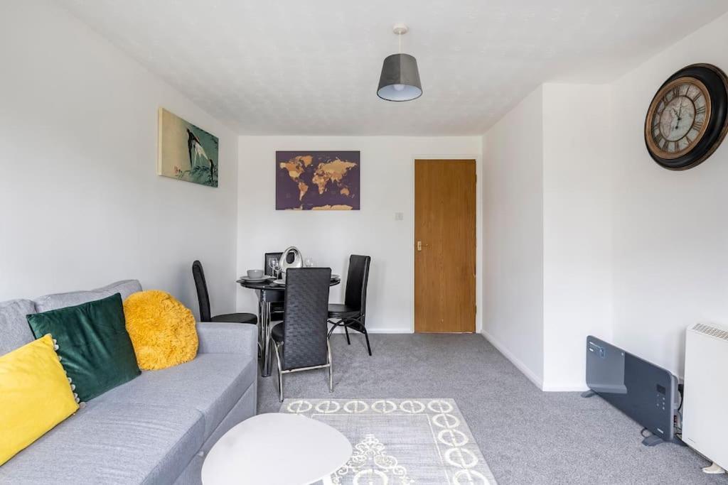 Two Bedroom Flat Near Colchester Hospital With Free Parking And Internet Mile End Exterior foto