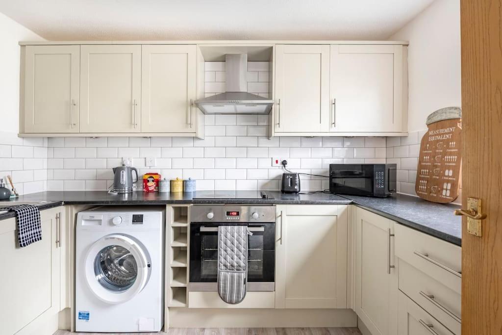 Two Bedroom Flat Near Colchester Hospital With Free Parking And Internet Mile End Exterior foto