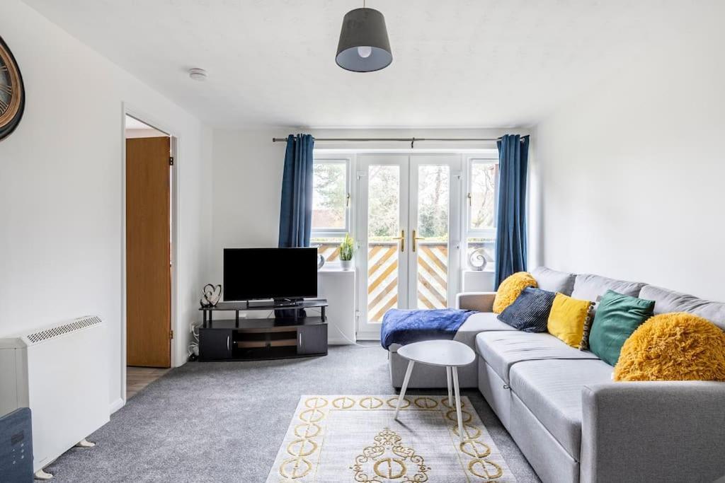 Two Bedroom Flat Near Colchester Hospital With Free Parking And Internet Mile End Exterior foto